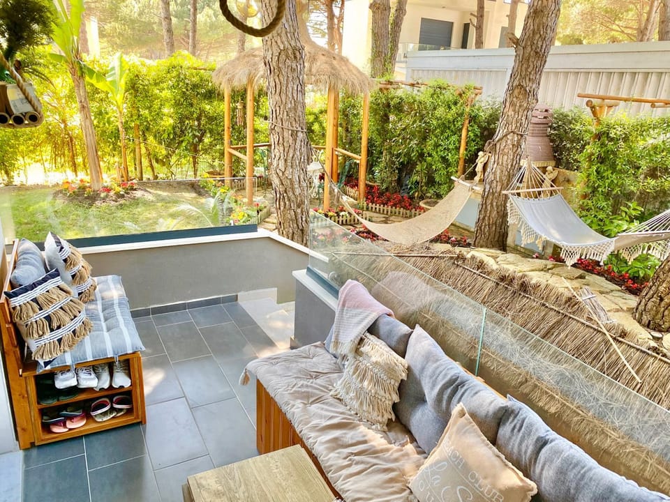 Garden, View (from property/room), Balcony/Terrace, Seating area, Garden view