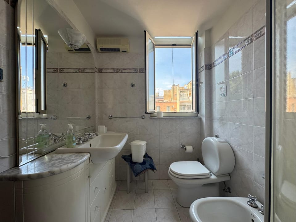 Shower, Toilet, Bathroom, bidet