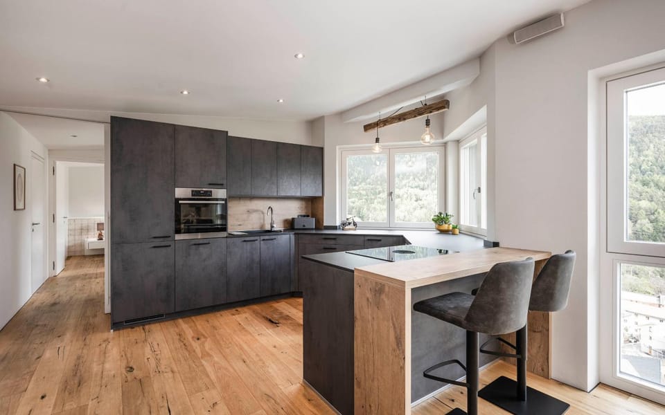 Kitchen or kitchenette, Dining area, dishwasher, stove