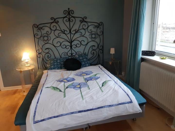 Lyxigt rum med eget/badrum med spa känsla Apartment in Västra Götaland County