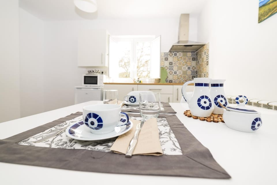 Kitchen or kitchenette, Dining area, stove