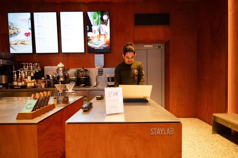 Staff, Lobby or reception, elevator