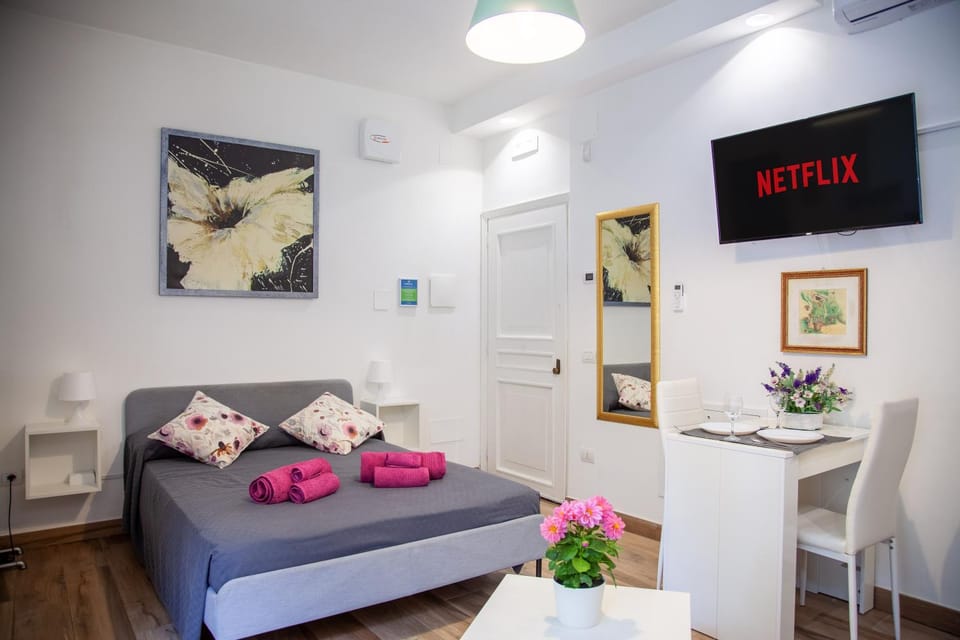 Bed, Living room, Photo of the whole room, Bedroom, towels, air conditioner