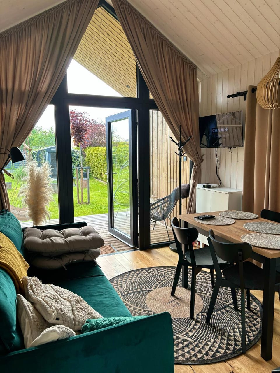 Living room, Garden view