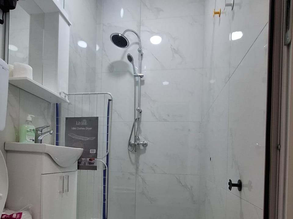 Shower, Bathroom, towels
