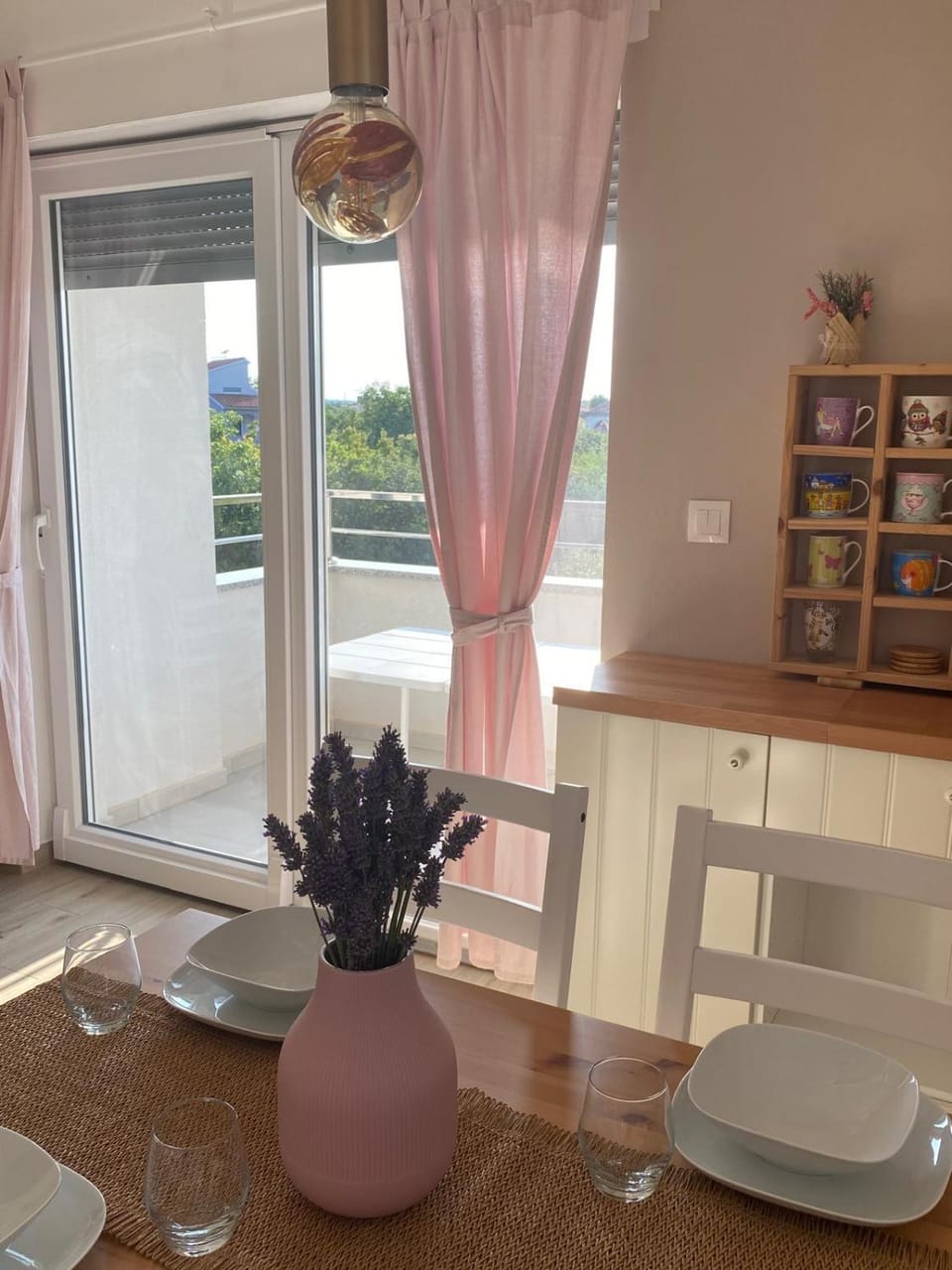 Seating area, Dining area