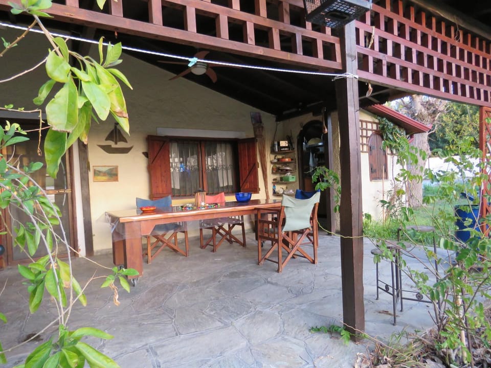 Property building, Patio, Day, Garden, Dining area, Garden view