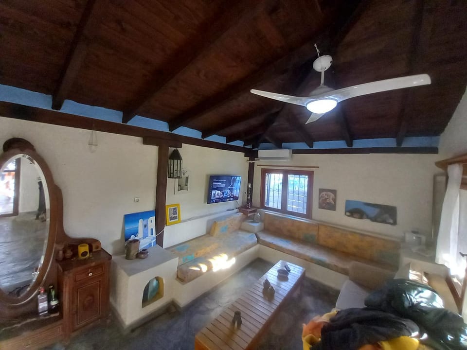 Communal lounge/ TV room, TV and multimedia, Living room, Seating area, fireplace