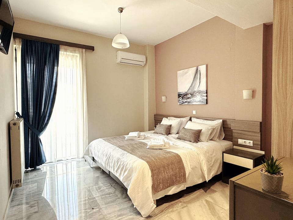 Bed, Bedroom, towels