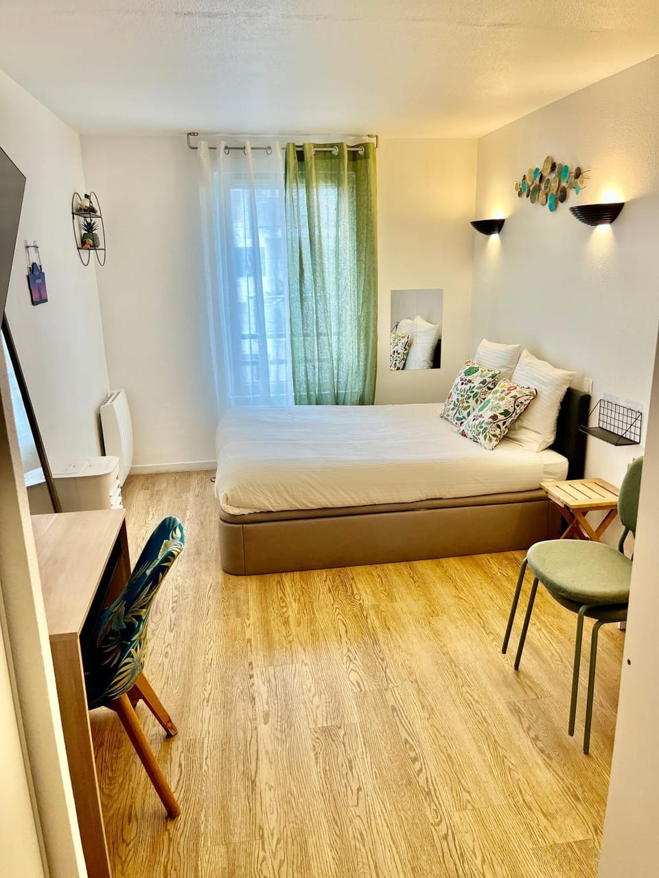 Photo of the whole room