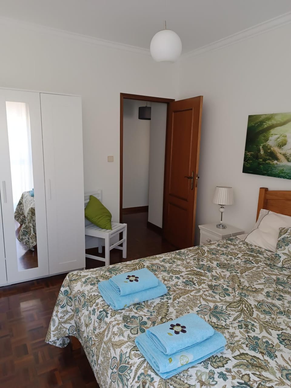 Bed, Bedroom, towels, wardrobe