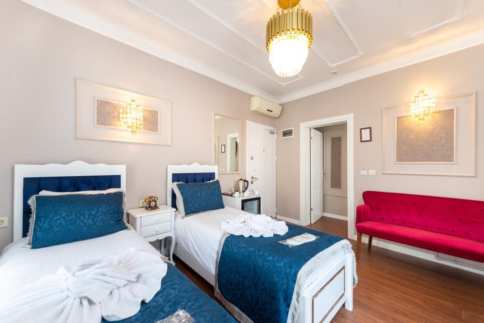 Bed, Living room