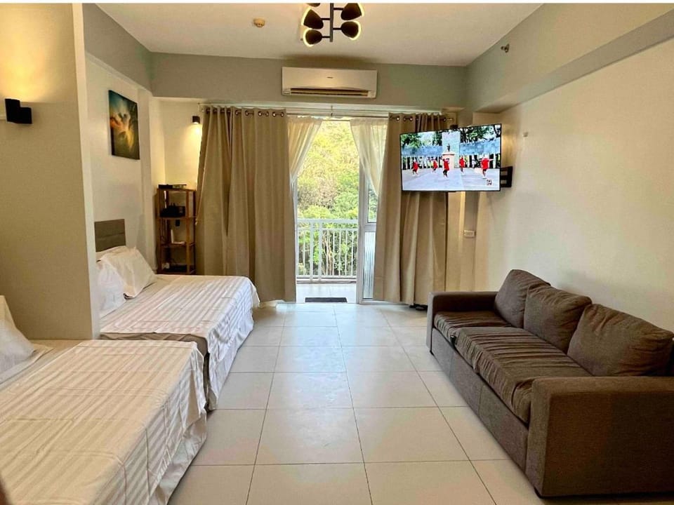 Pico de Loro Miranda Family Beach Condo max 6 pax with fiber internet Apartment hotel in Nasugbu