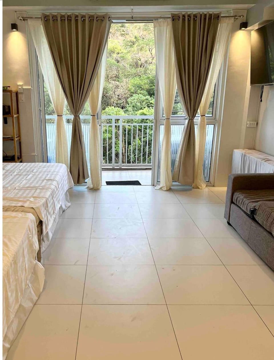 Pico de Loro Miranda Family Beach Condo max 6 pax with fiber internet Apartment hotel in Nasugbu