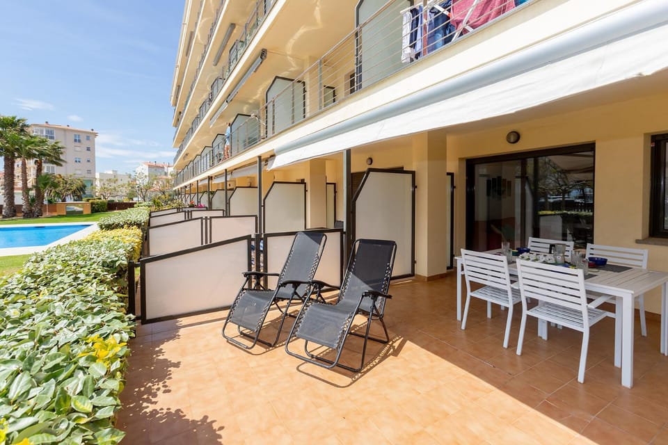 View (from property/room), Balcony/Terrace, Pool view, sunbed