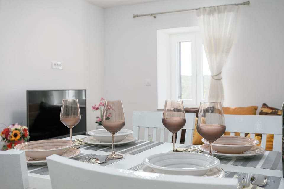 TV and multimedia, Food and drinks, Dining area, Food, Drinks