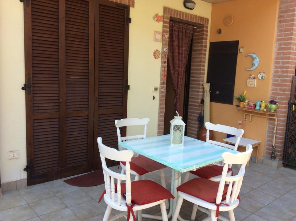 Property building, Garden, Garden, Garden view, Breakfast, Seasons