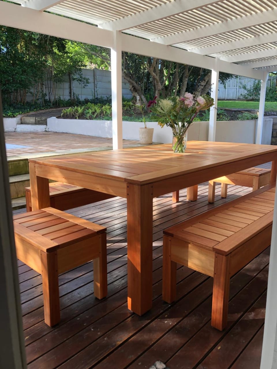 Patio, Day, Dining area