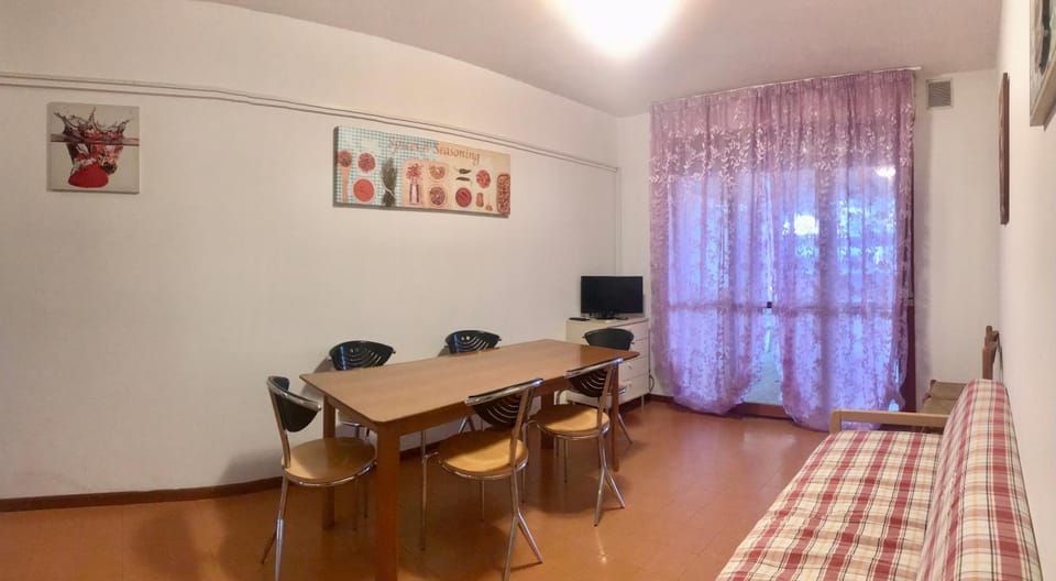 TV and multimedia, Living room, Dining area, hair dresser