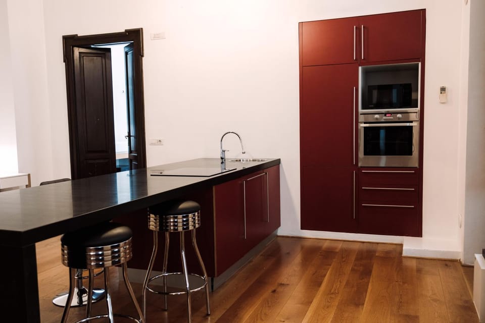 Kitchen or kitchenette, Dining area, minibar, pet friendly