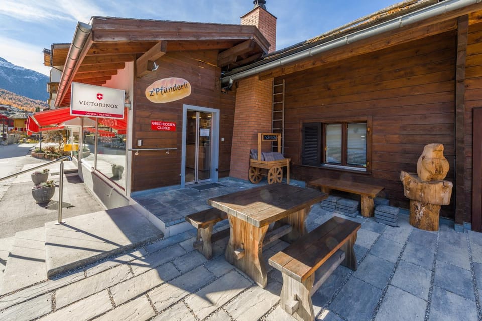 Property building, Restaurant/places to eat