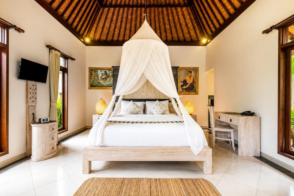 Photo of the whole room, Bedroom