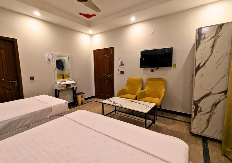 TV and multimedia, Seating area, hair dresser, wardrobe