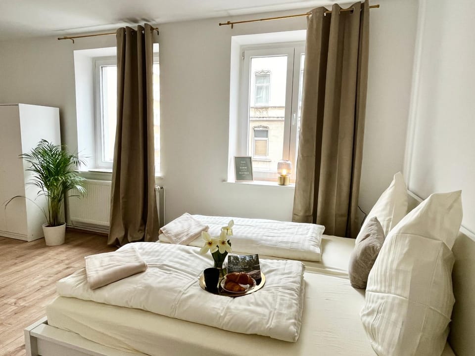 Bed, Bedroom, Street view