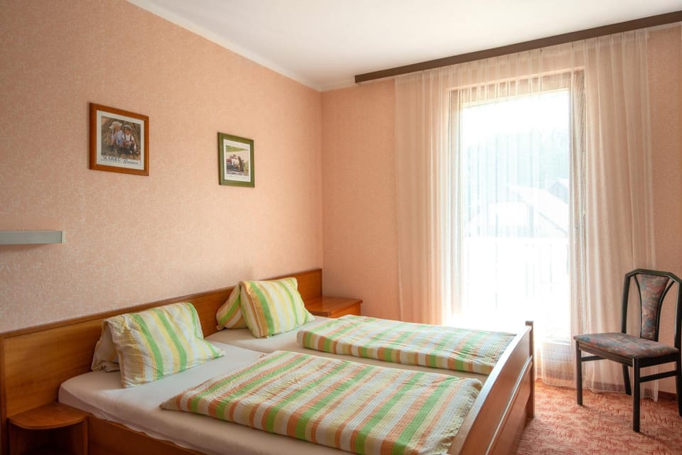 Staff, Bathroom, Photo of the whole room, Bedroom