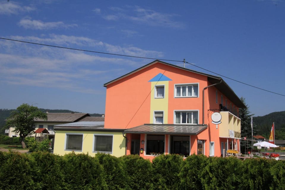 Property building, Restaurant/places to eat