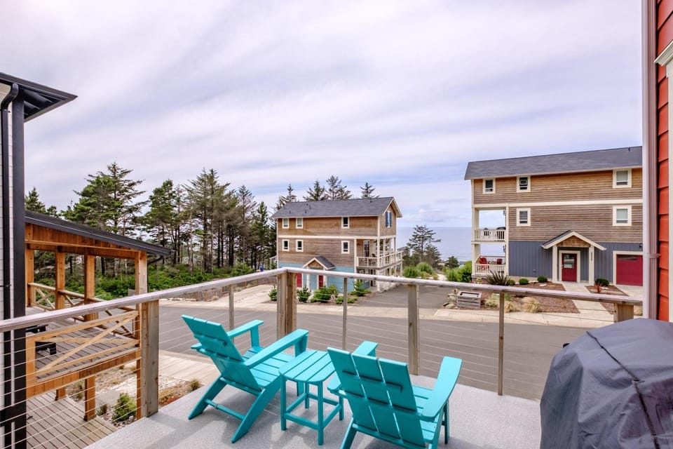 Woods and Waves House in Lincoln City