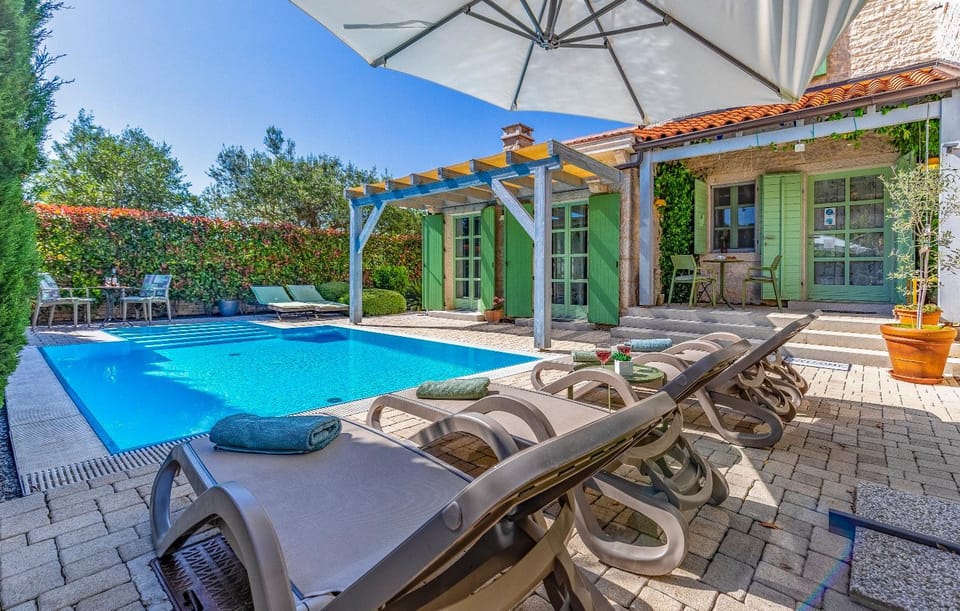 Pool view, Swimming pool, sunbed