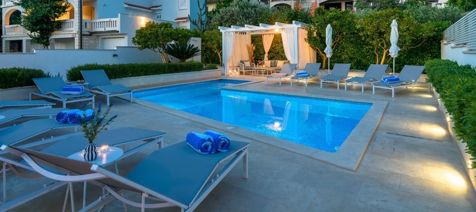 Apartments And Studio Giovanni with heated pool Apartment in Okrug Gornji