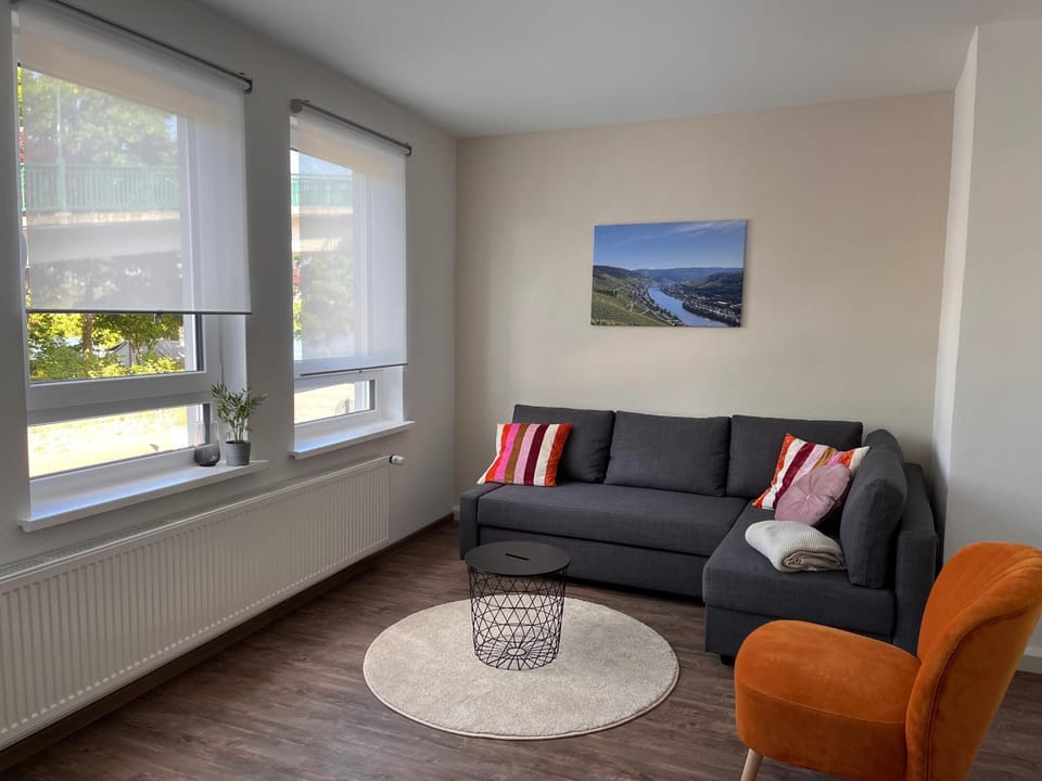 Living room, internet