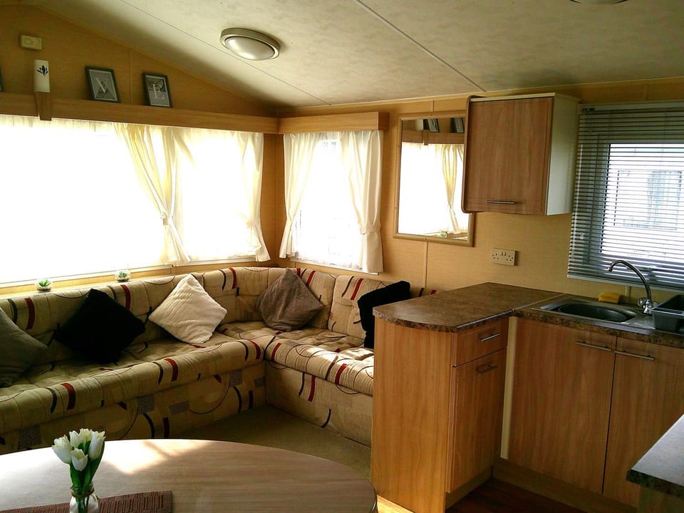 Kitchen or kitchenette, Living room, Seating area