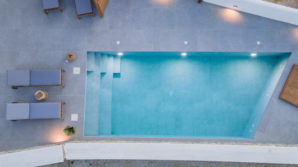 Pool view, Swimming pool, sunbed