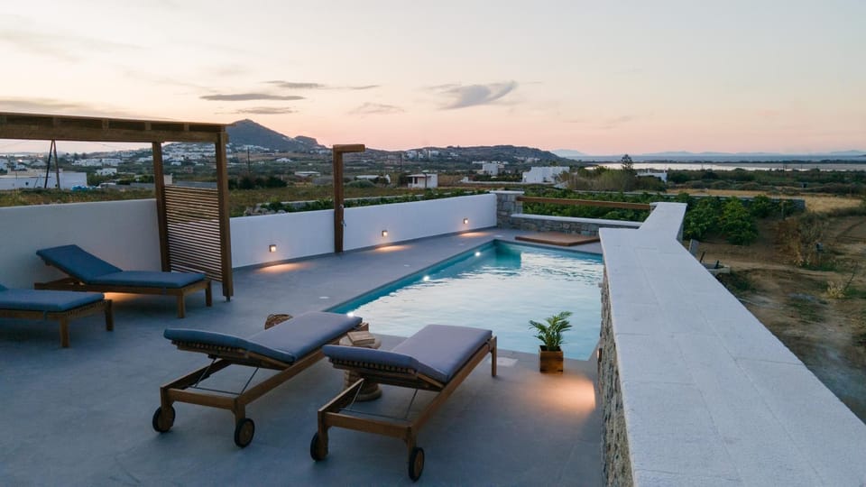 Property building, Sea view, Swimming pool