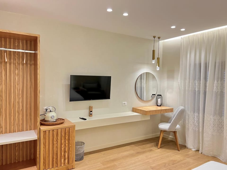 TV and multimedia, Photo of the whole room, wardrobe