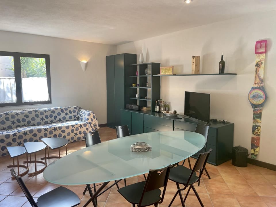 TV and multimedia, Living room, Dining area