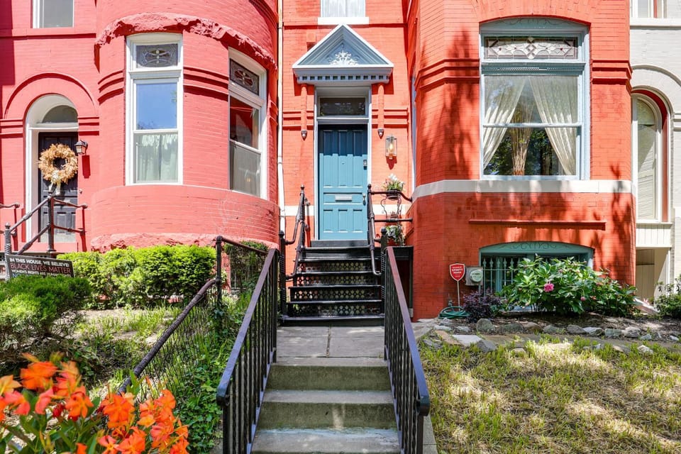 Historic Georgetown Townhome: Walkable Location! House in Arlington