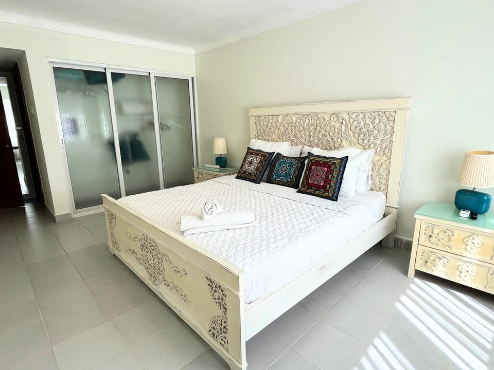 Bed, Photo of the whole room, Bedroom, towels, wardrobe