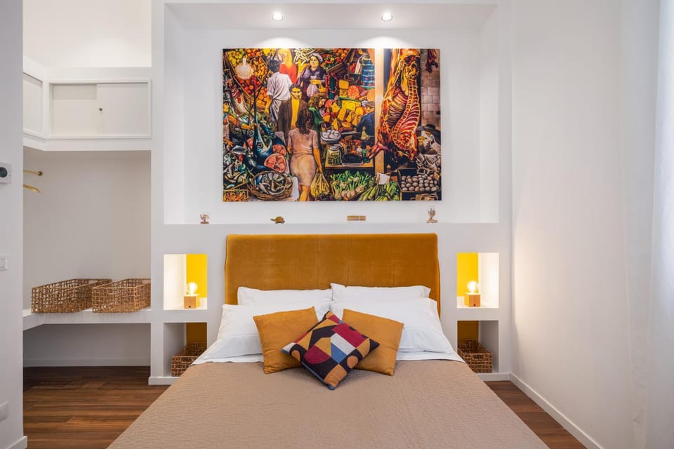 Bed, TV and multimedia, Decorative detail, Bedroom
