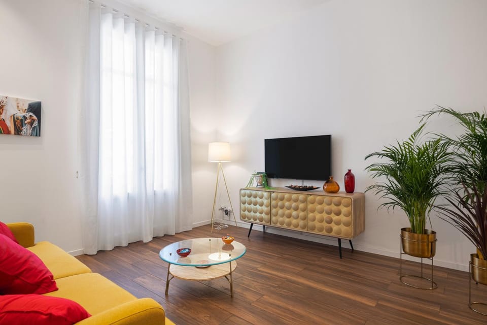 TV and multimedia, Living room, Seating area, Evening entertainment