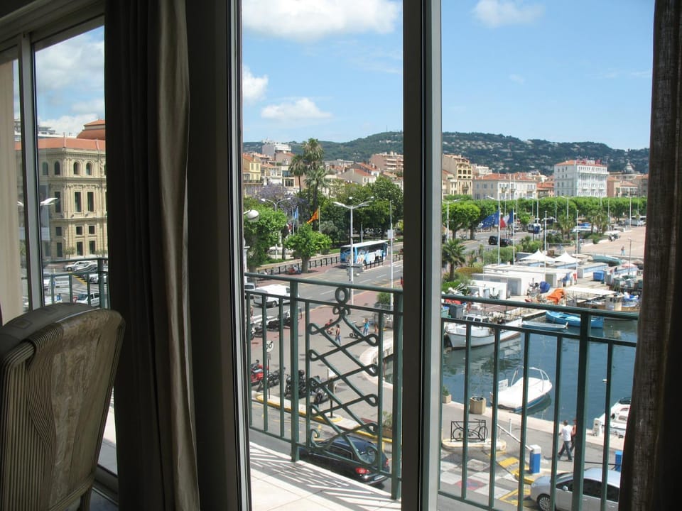 Restaurant/places to eat, Casino, Nightclub / DJ, Balcony/Terrace, Beach, Evening entertainment, City view, Landmark view, Sea view