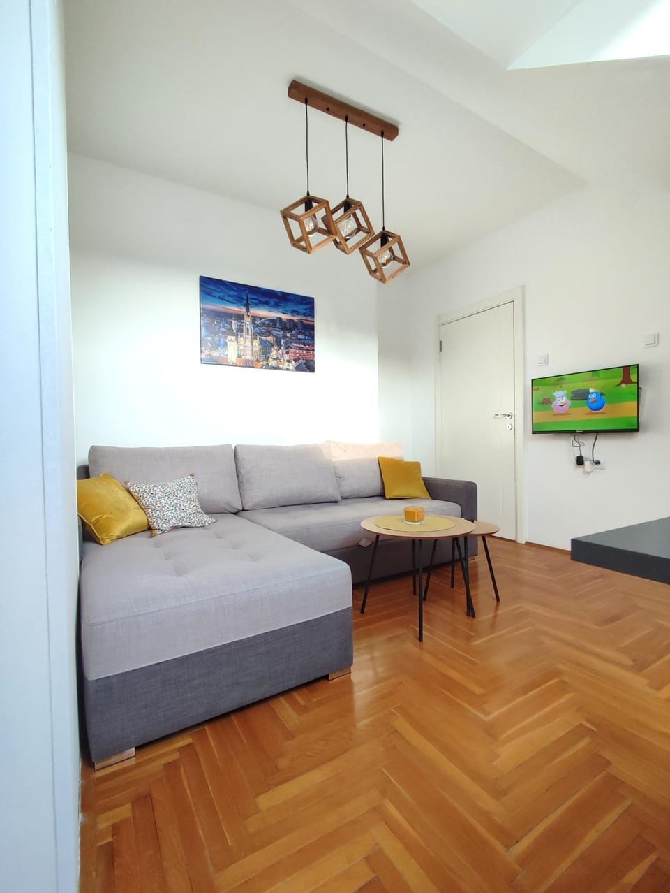 Apartman NS Dan PRIVATE PARKING Apartment in Novi Sad