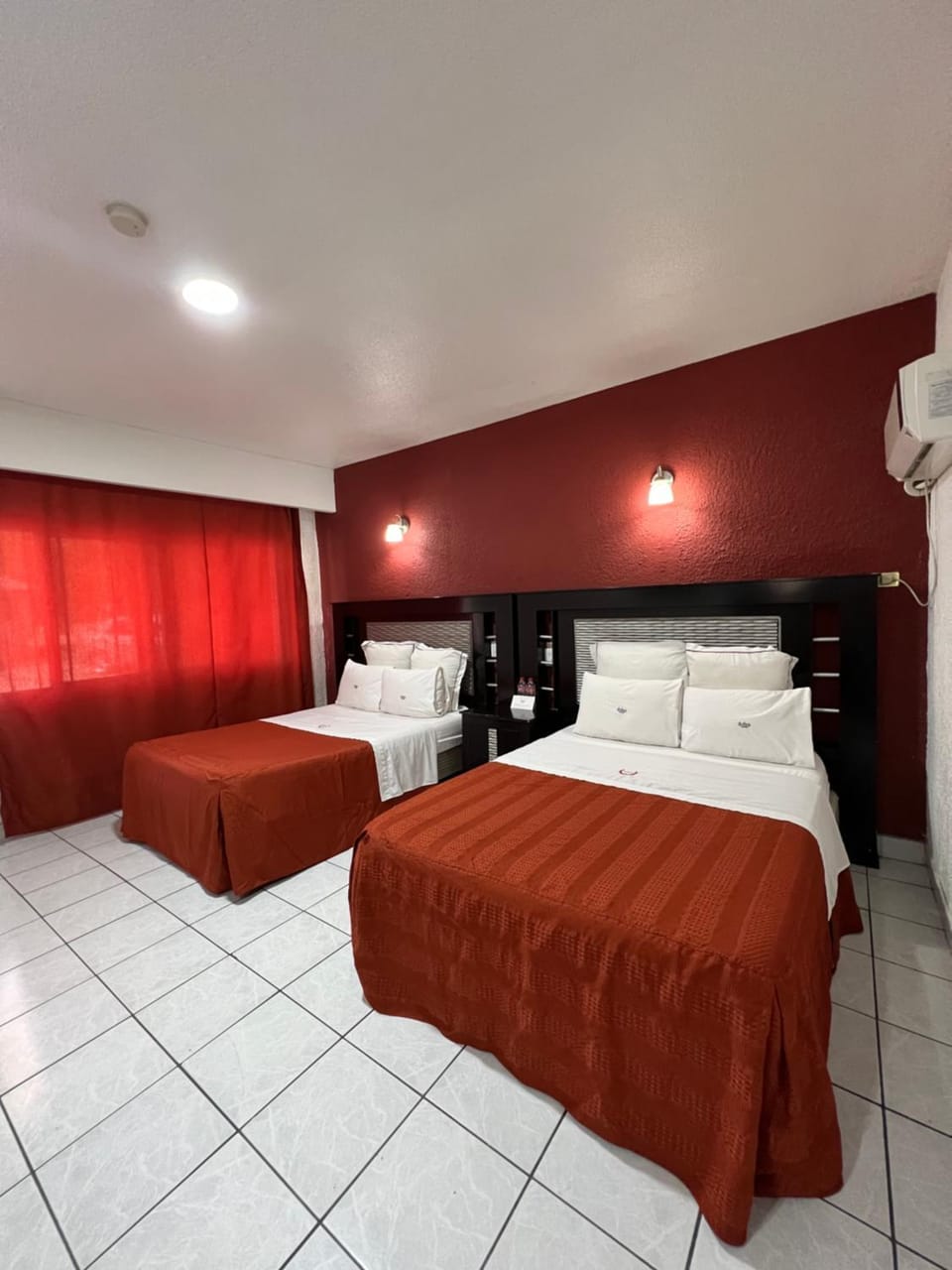 Bed, Photo of the whole room, Bedroom, air conditioner