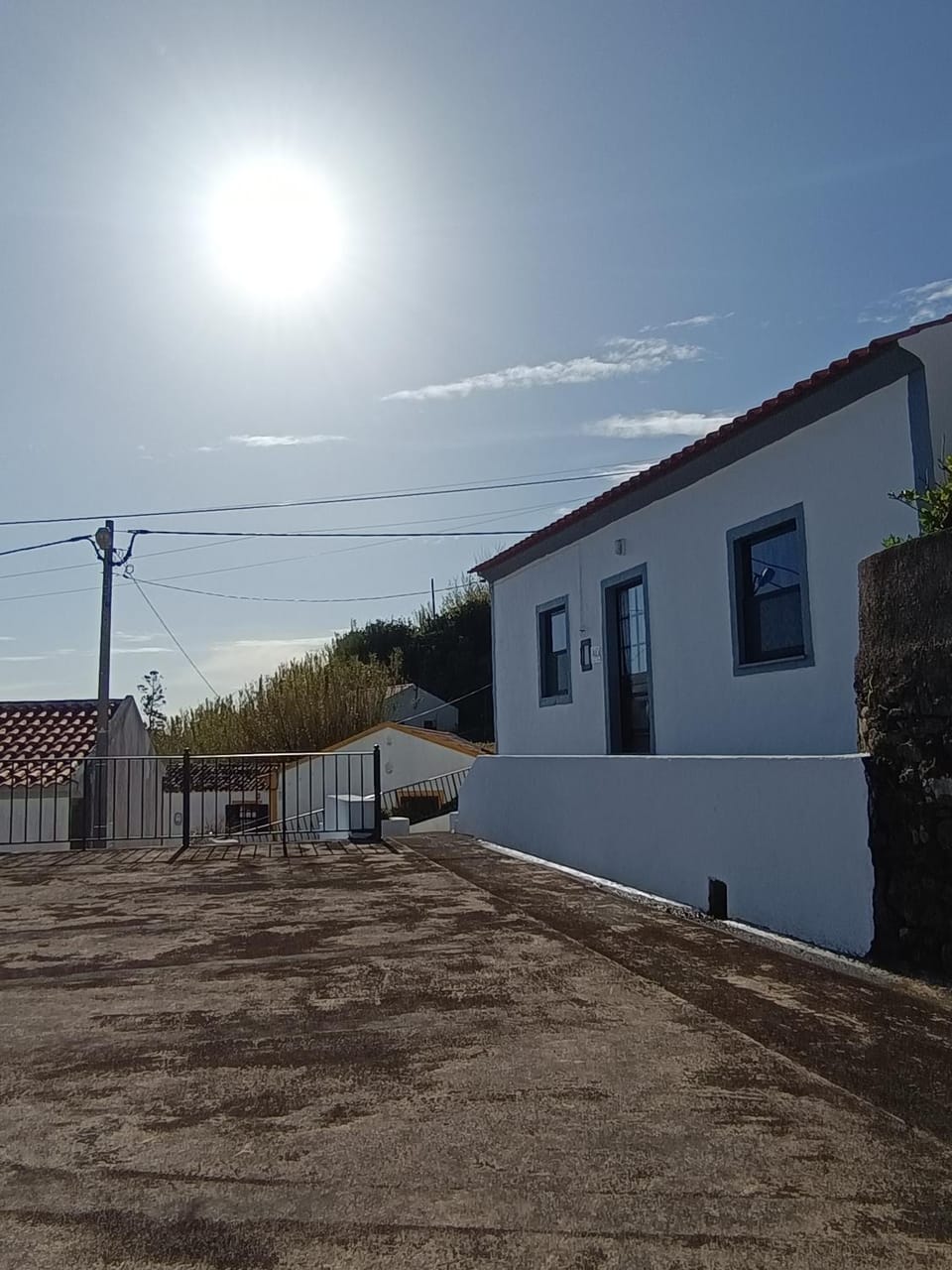 Property building, Day, Balcony/Terrace