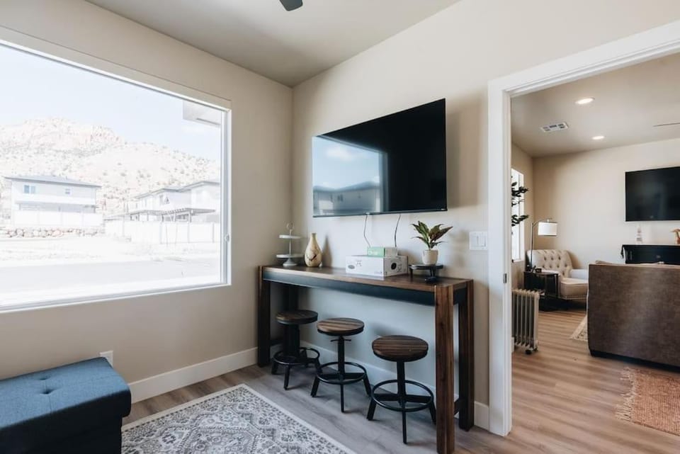 Grand Canyon-4bed,3bath,hot tub Villa in Hildale