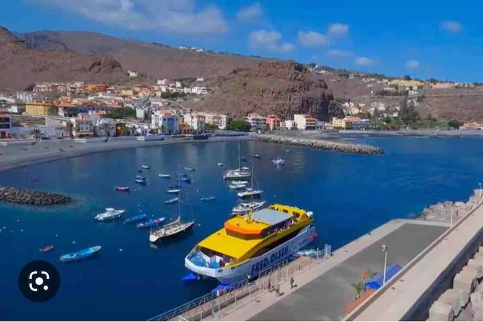 Nearby landmark, Neighbourhood, Natural landscape, Activities, City view, Sea view
