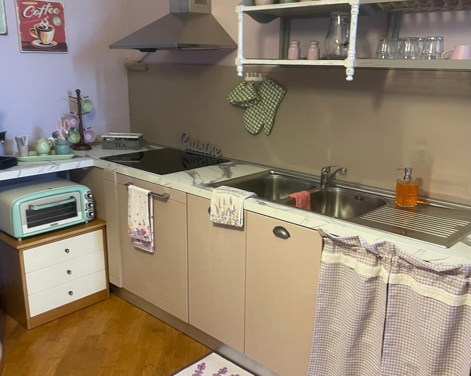 Kitchen or kitchenette